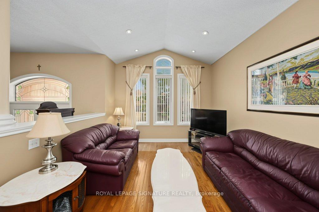 Photo 11 of 26 Saint Clare Boulevard, Vaughan, Vellore Village — HOMEH