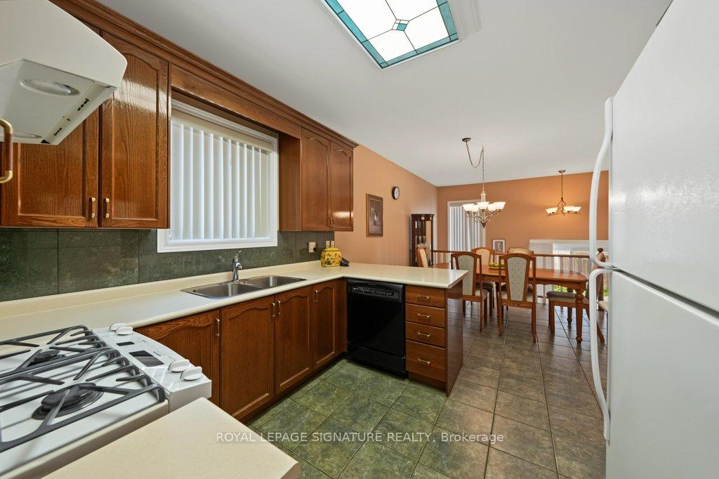 Photo 14 of 26 Saint Clare Boulevard, Vaughan, Vellore Village — HOMEH