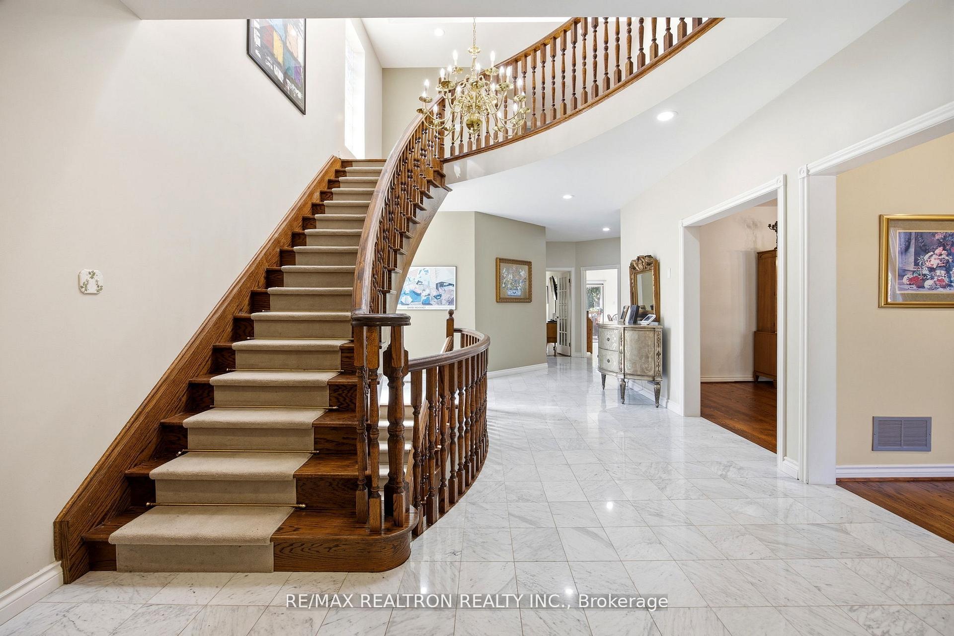 Photo 2 of 623 Coldstream Avenue, Toronto, Englemount-Lawrence — HOMEH