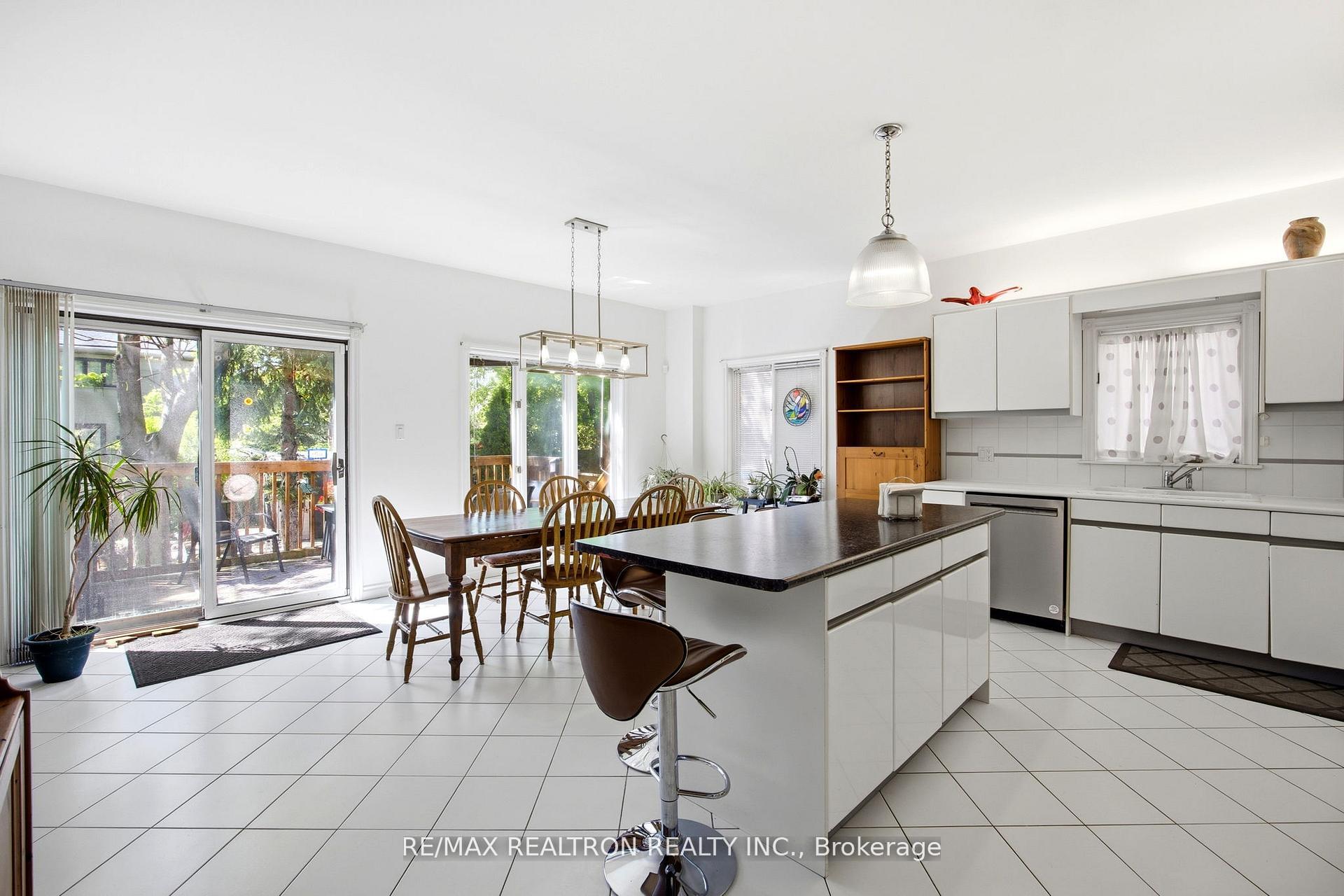 Photo 7 of 623 Coldstream Avenue, Toronto, Englemount-Lawrence — HOMEH