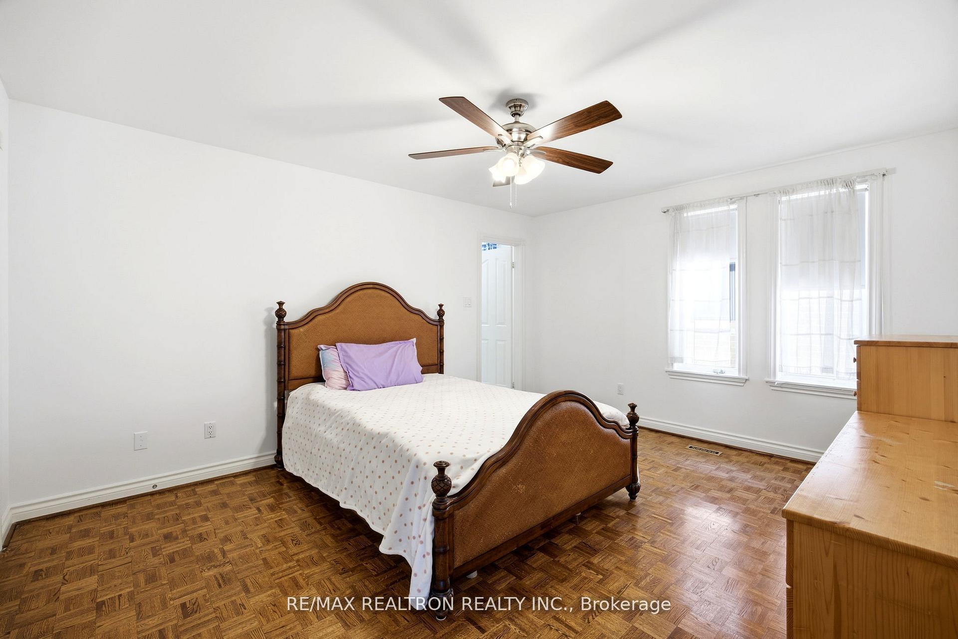 Photo 12 of 623 Coldstream Avenue, Toronto, Englemount-Lawrence — HOMEH