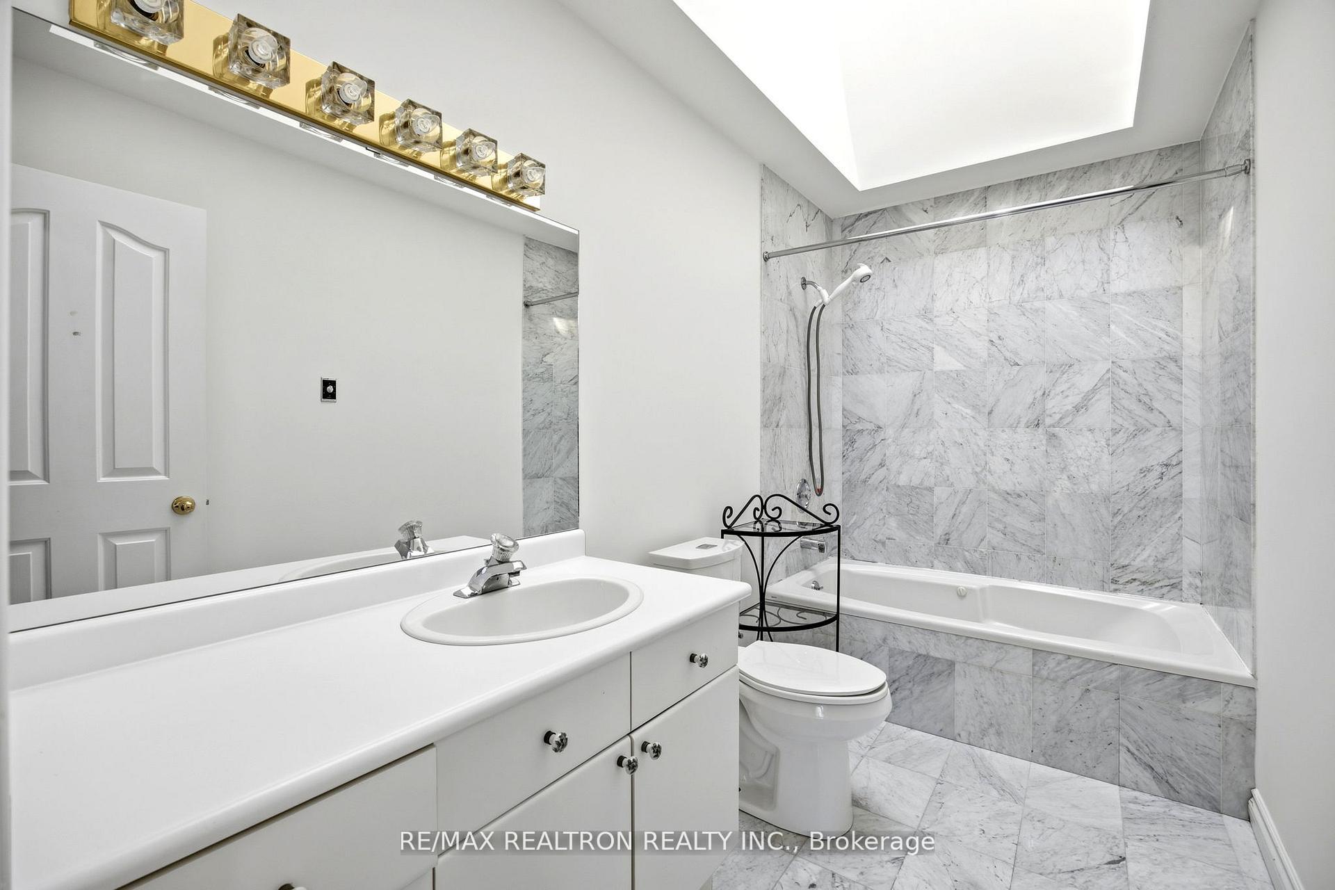 Photo 14 of 623 Coldstream Avenue, Toronto, Englemount-Lawrence — HOMEH