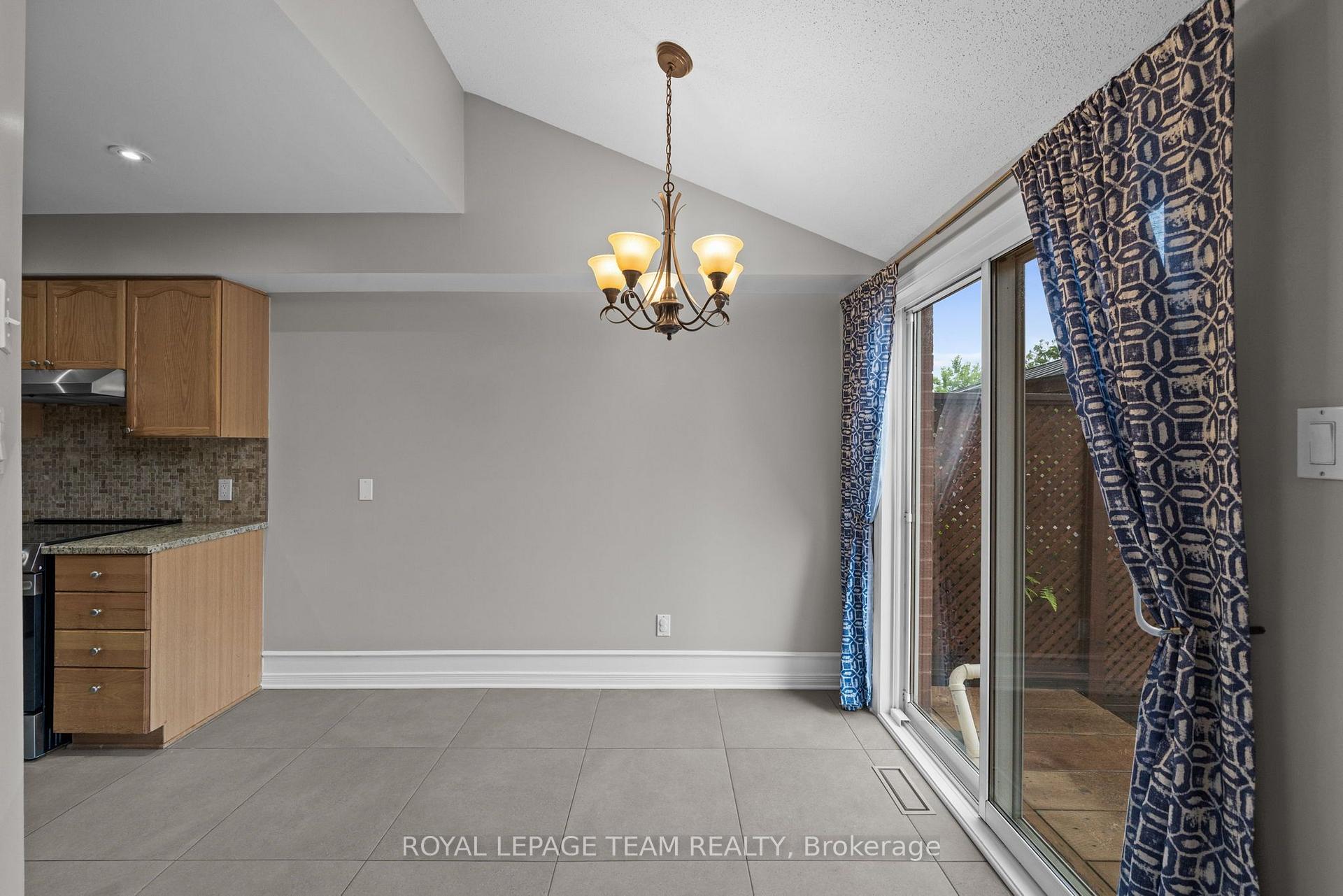 Photo 10 of 937 Goose River Avenue, Ottawa, Riverside South/Gloucester Glen — HOMEH