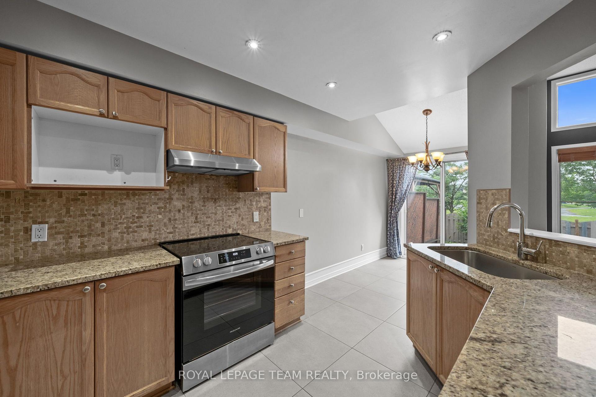 Photo 14 of 937 Goose River Avenue, Ottawa, Riverside South/Gloucester Glen — HOMEH