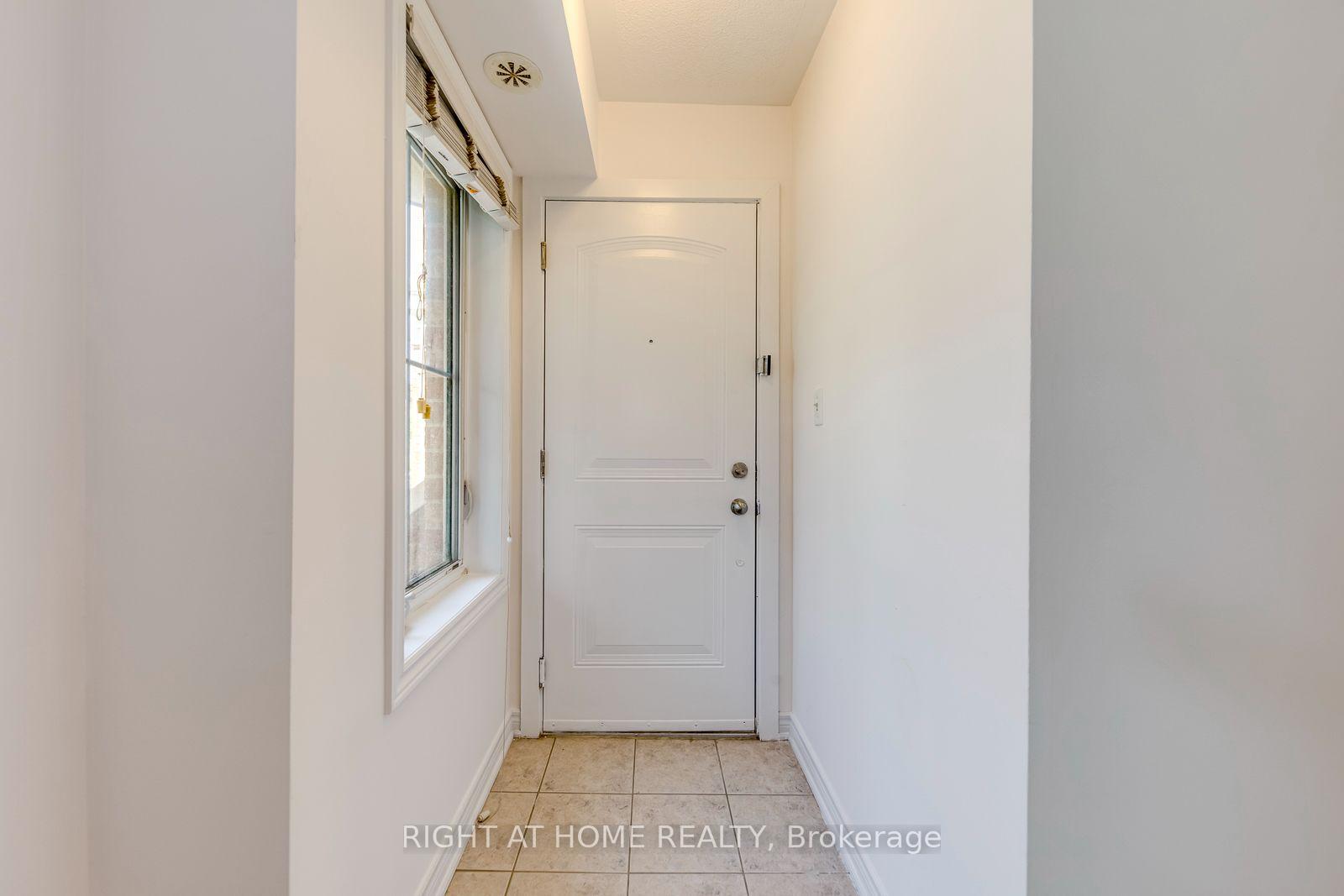 Photo 4 of Unit #8, 2464 Post Road, Oakville, River Oaks — HOMEH