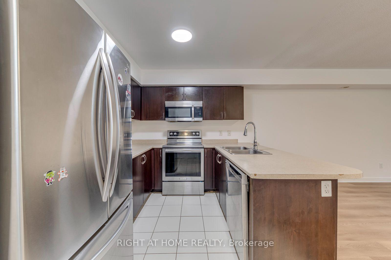 Photo 13 of Unit #8, 2464 Post Road, Oakville, River Oaks — HOMEH