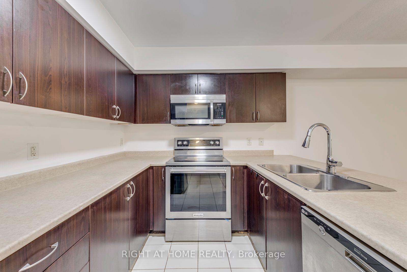 Photo 14 of Unit #8, 2464 Post Road, Oakville, River Oaks — HOMEH
