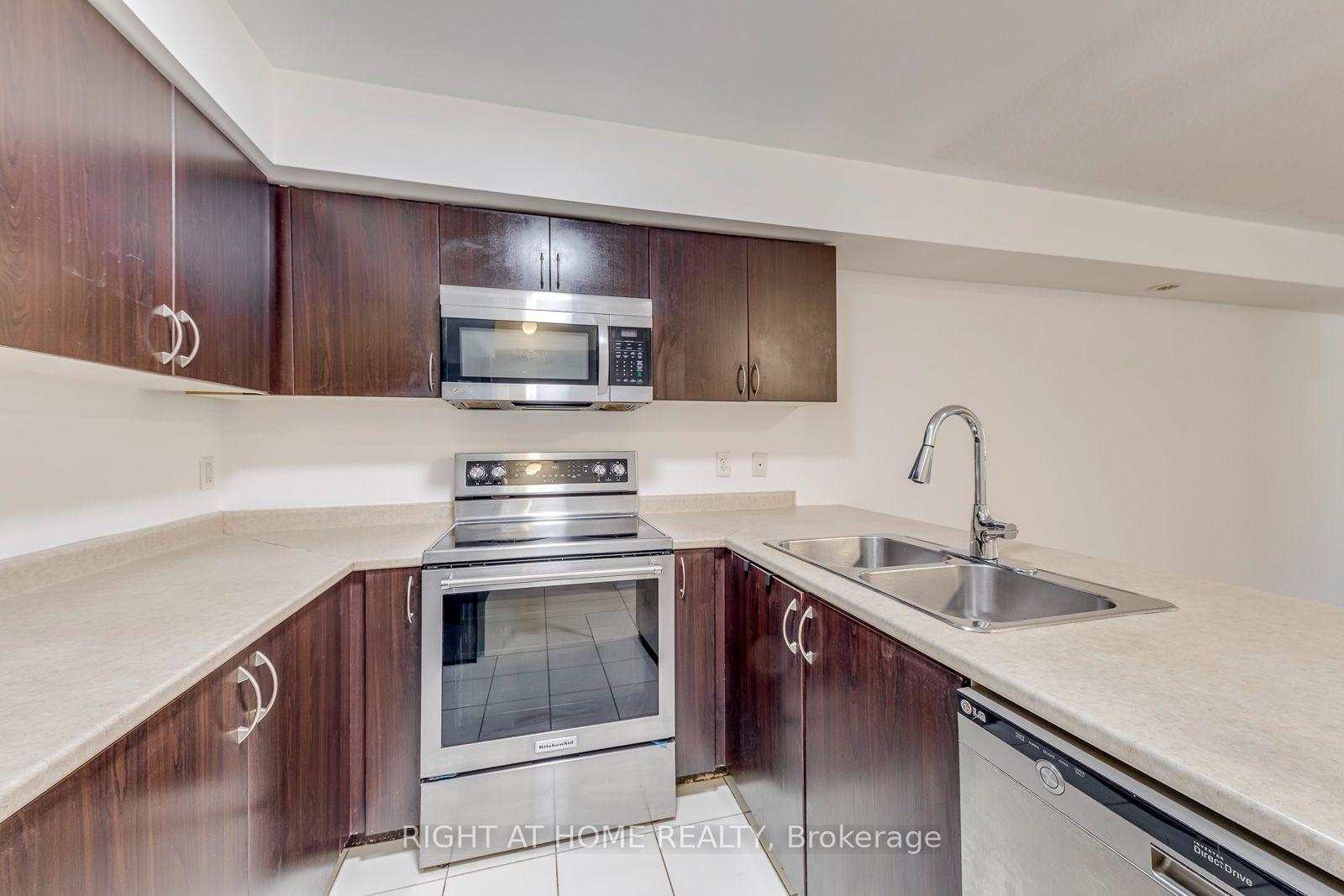 Photo 15 of Unit #8, 2464 Post Road, Oakville, River Oaks — HOMEH