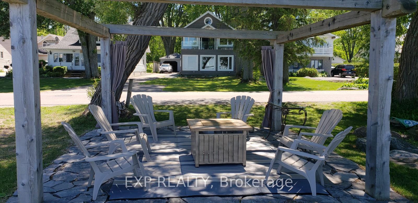Photo 4 of 193 Lake Drive E, Georgina, Historic Lakeshore Communities — HOMEH