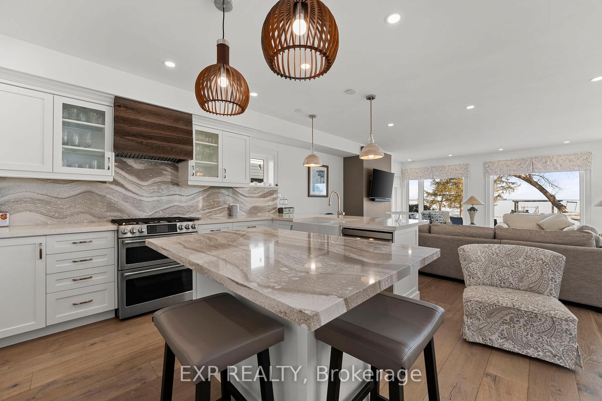 Photo 10 of 193 Lake Drive E, Georgina, Historic Lakeshore Communities — HOMEH