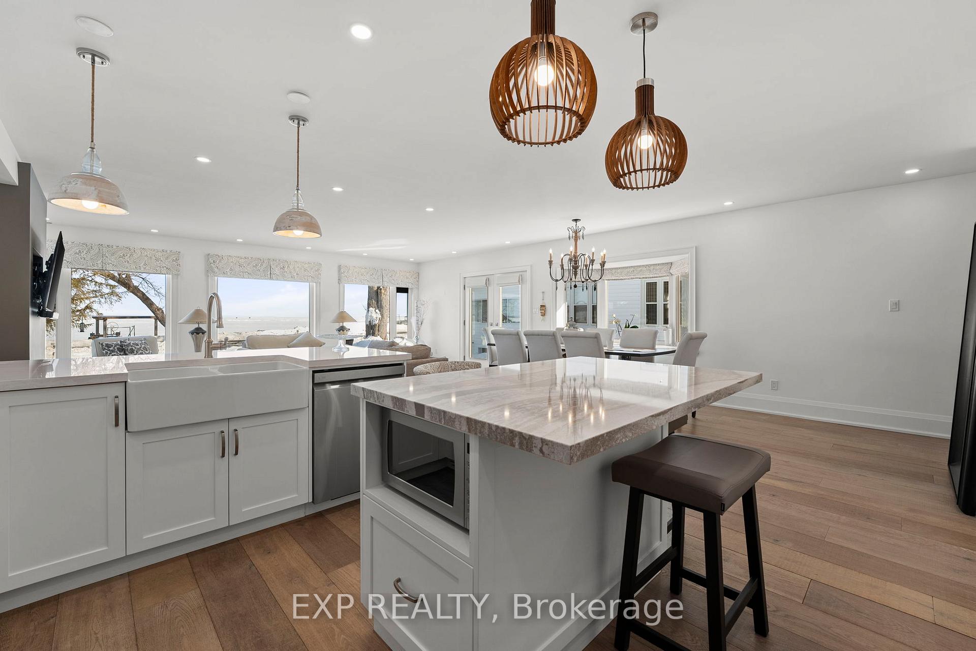 Photo 12 of 193 Lake Drive E, Georgina, Historic Lakeshore Communities — HOMEH