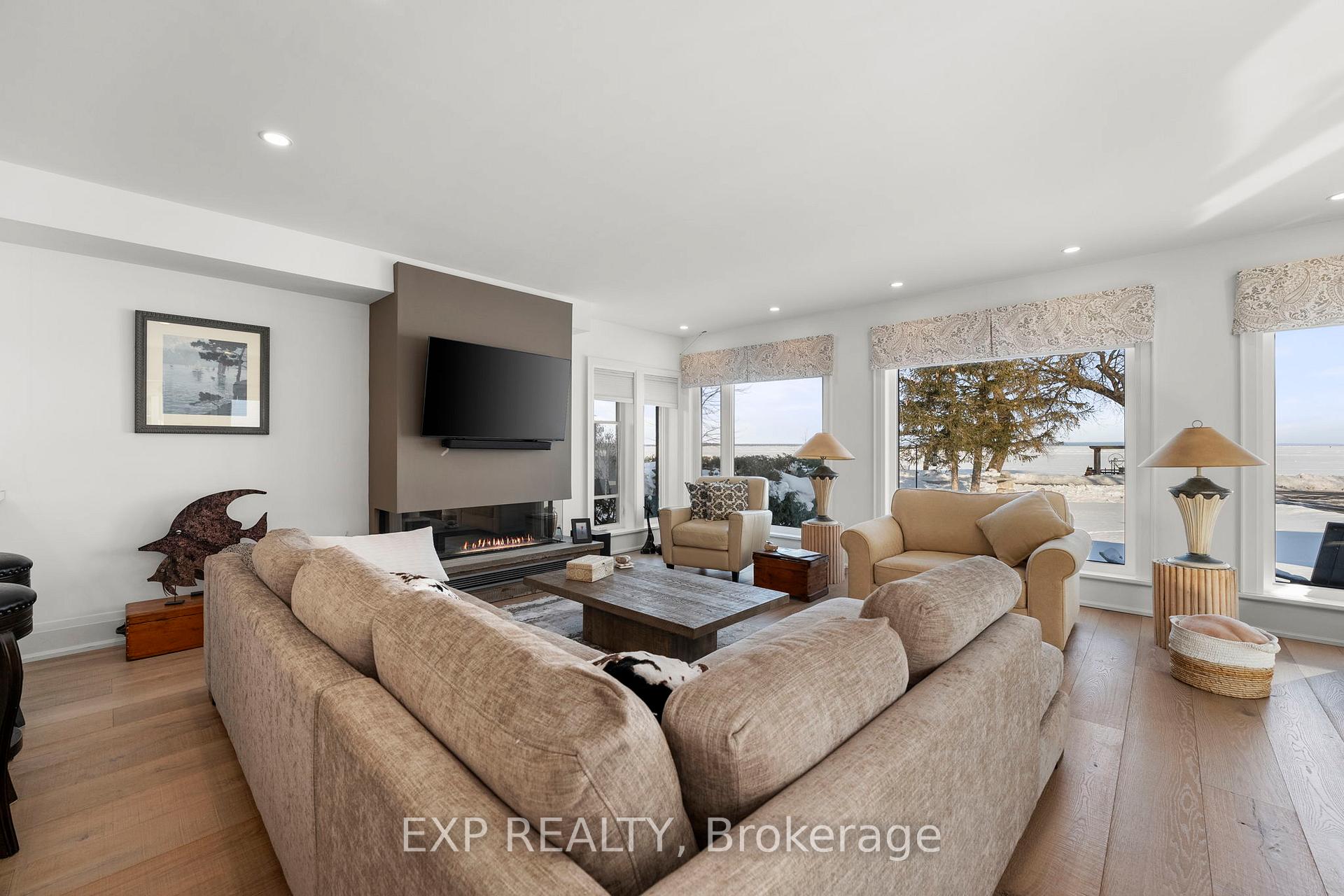 Photo 18 of 193 Lake Drive E, Georgina, Historic Lakeshore Communities — HOMEH