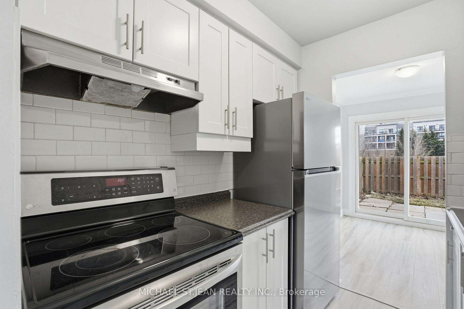 Photo 2 of Unit 7, 125 Limeridge Road W, Hamilton, Rolston — HOMEH