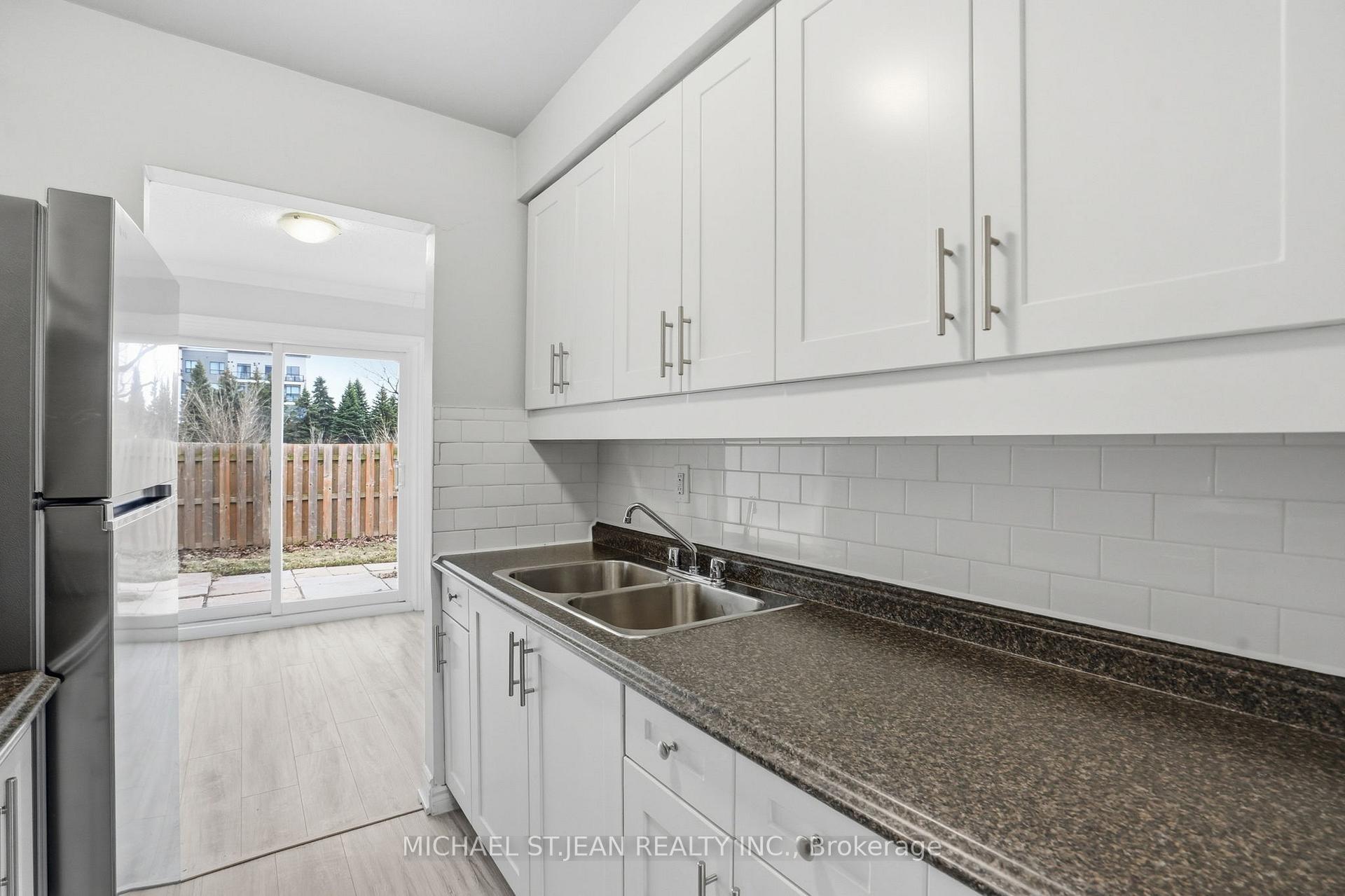Photo 3 of Unit 7, 125 Limeridge Road W, Hamilton, Rolston — HOMEH