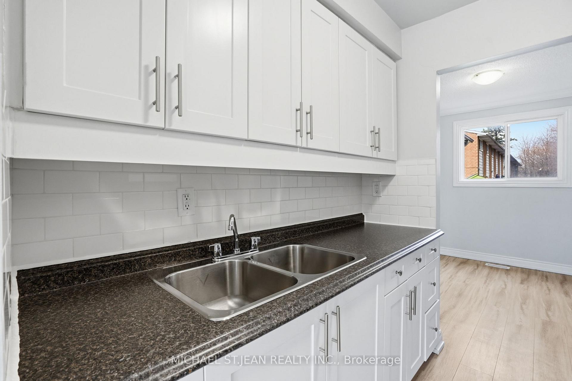 Photo 4 of Unit 7, 125 Limeridge Road W, Hamilton, Rolston — HOMEH