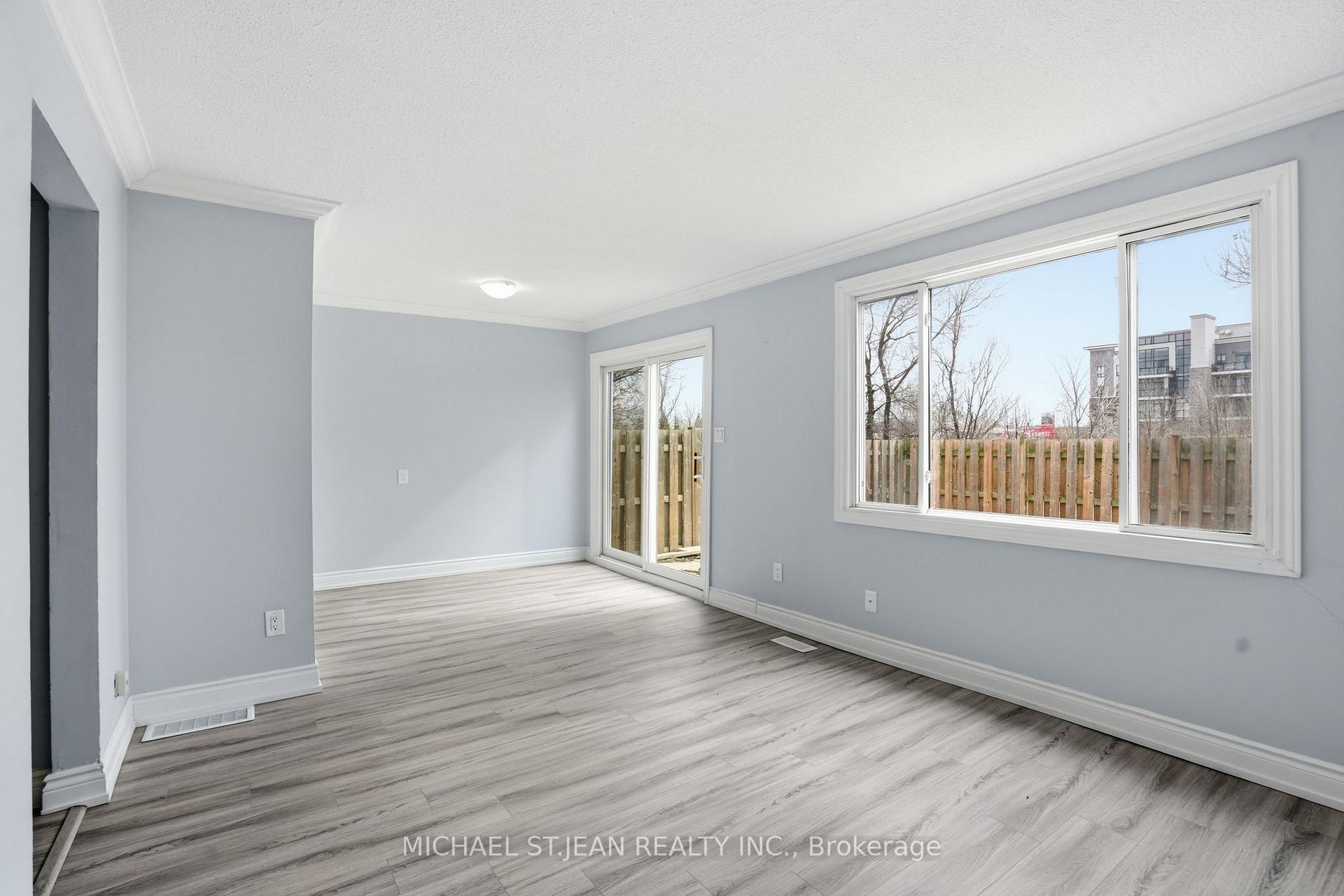 Photo 6 of Unit 7, 125 Limeridge Road W, Hamilton, Rolston — HOMEH