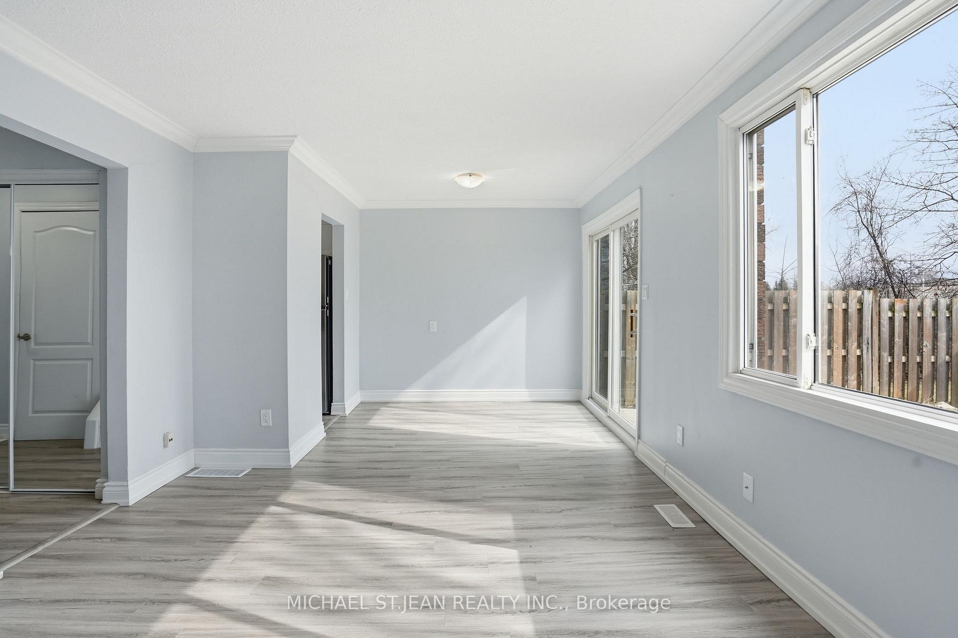 Photo 7 of Unit 7, 125 Limeridge Road W, Hamilton, Rolston — HOMEH