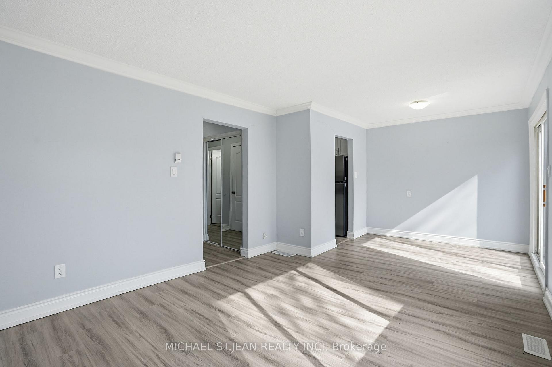 Photo 8 of Unit 7, 125 Limeridge Road W, Hamilton, Rolston — HOMEH