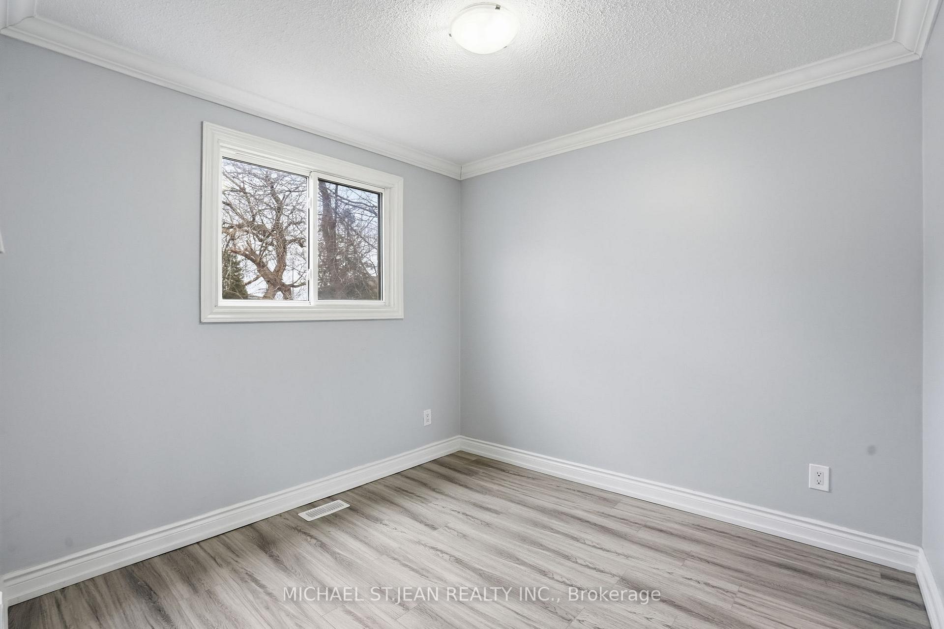Photo 10 of Unit 7, 125 Limeridge Road W, Hamilton, Rolston — HOMEH