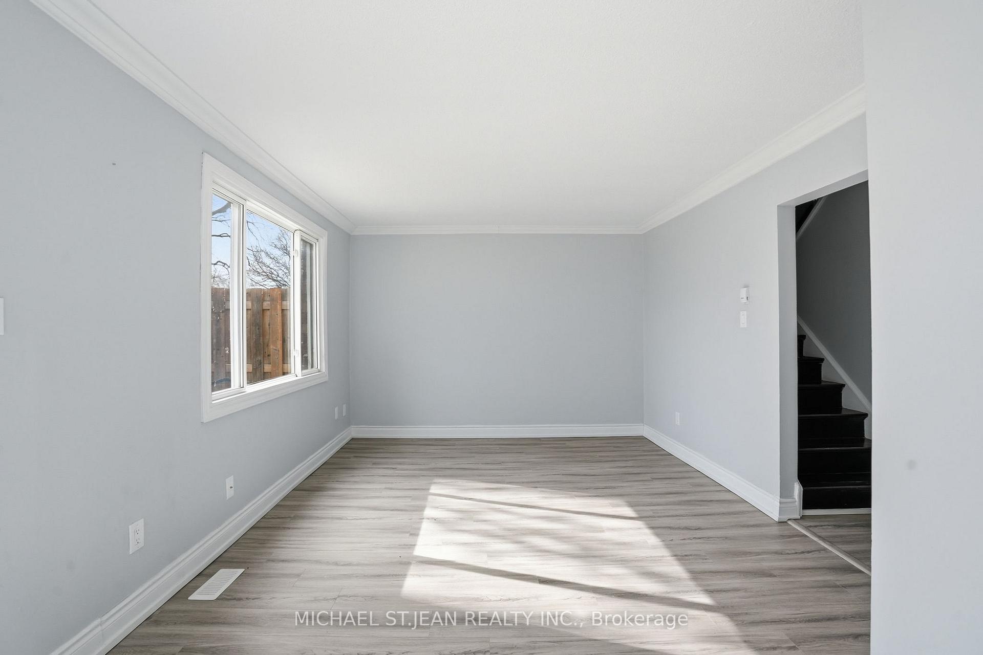 Photo 12 of Unit 7, 125 Limeridge Road W, Hamilton, Rolston — HOMEH