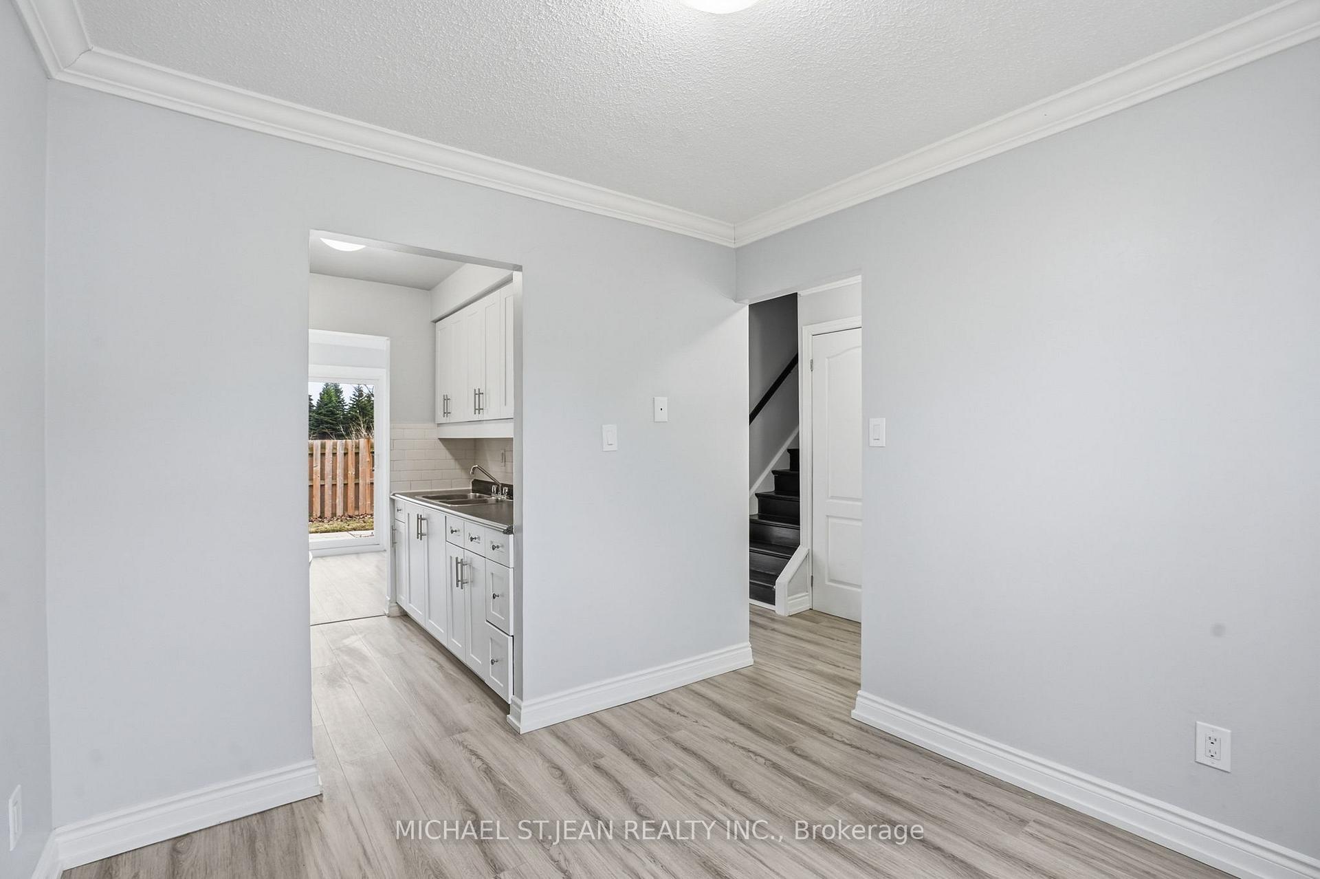 Photo 13 of Unit 7, 125 Limeridge Road W, Hamilton, Rolston — HOMEH