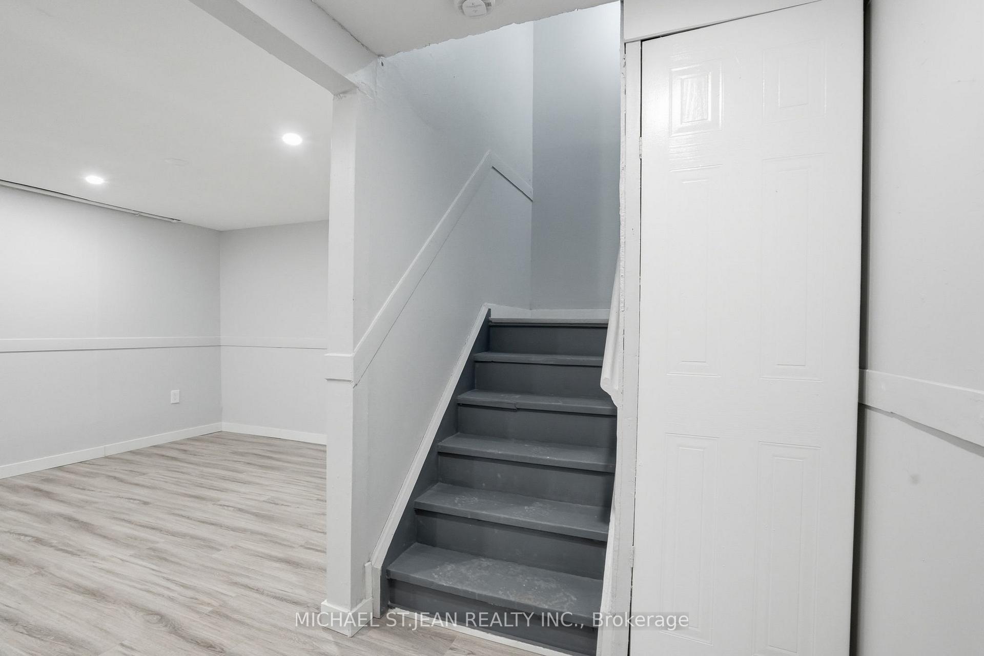 Photo 24 of Unit 7, 125 Limeridge Road W, Hamilton, Rolston — HOMEH