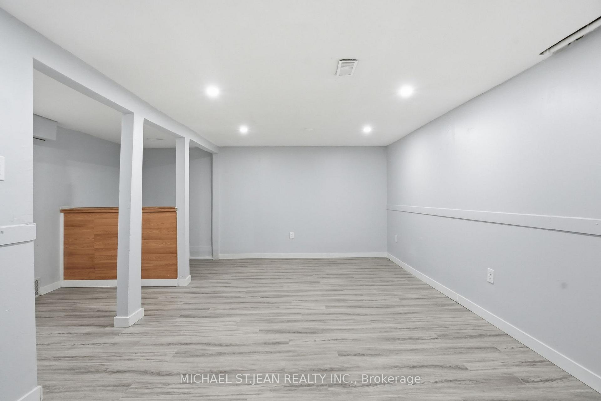 Photo 25 of Unit 7, 125 Limeridge Road W, Hamilton, Rolston — HOMEH