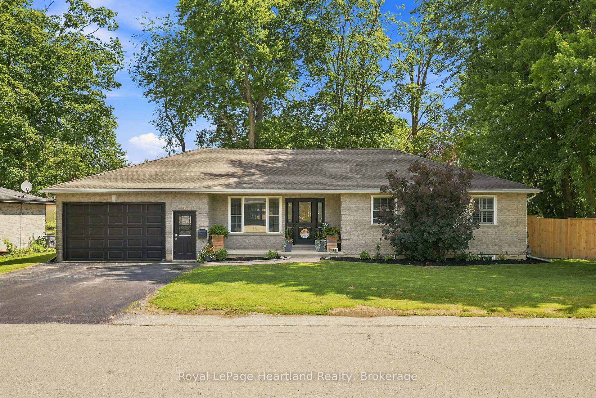Photo of 140 John Street N