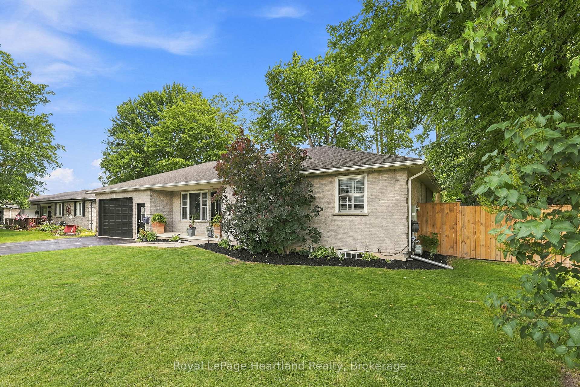 Photo 2 of 140 John Street N, Minto — HOMEH