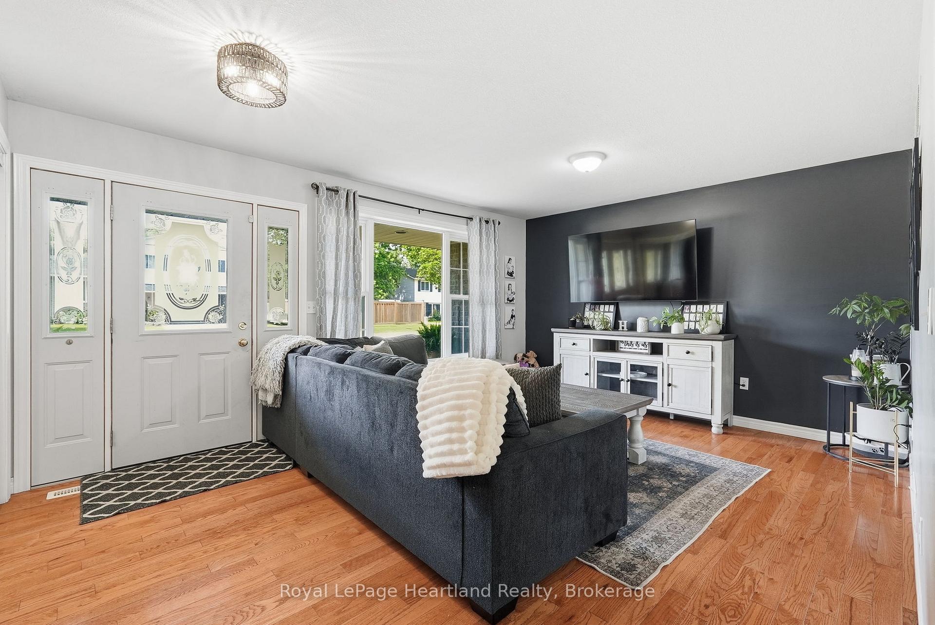 Photo 7 of 140 John Street N, Minto — HOMEH