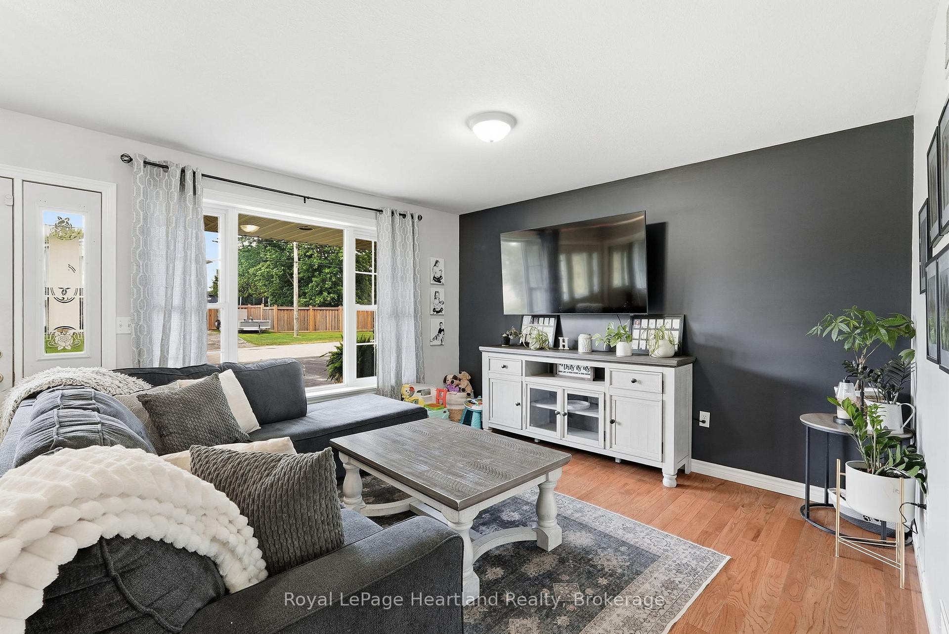 Photo 8 of 140 John Street N, Minto — HOMEH