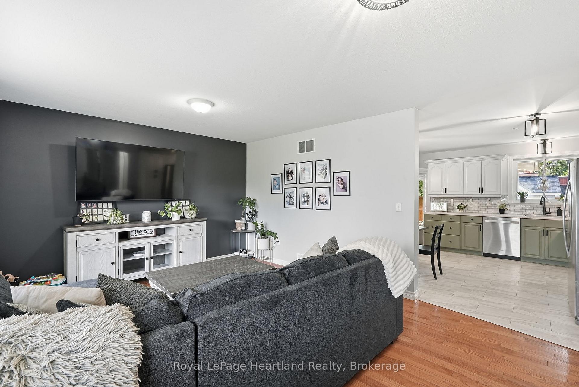 Photo 9 of 140 John Street N, Minto — HOMEH