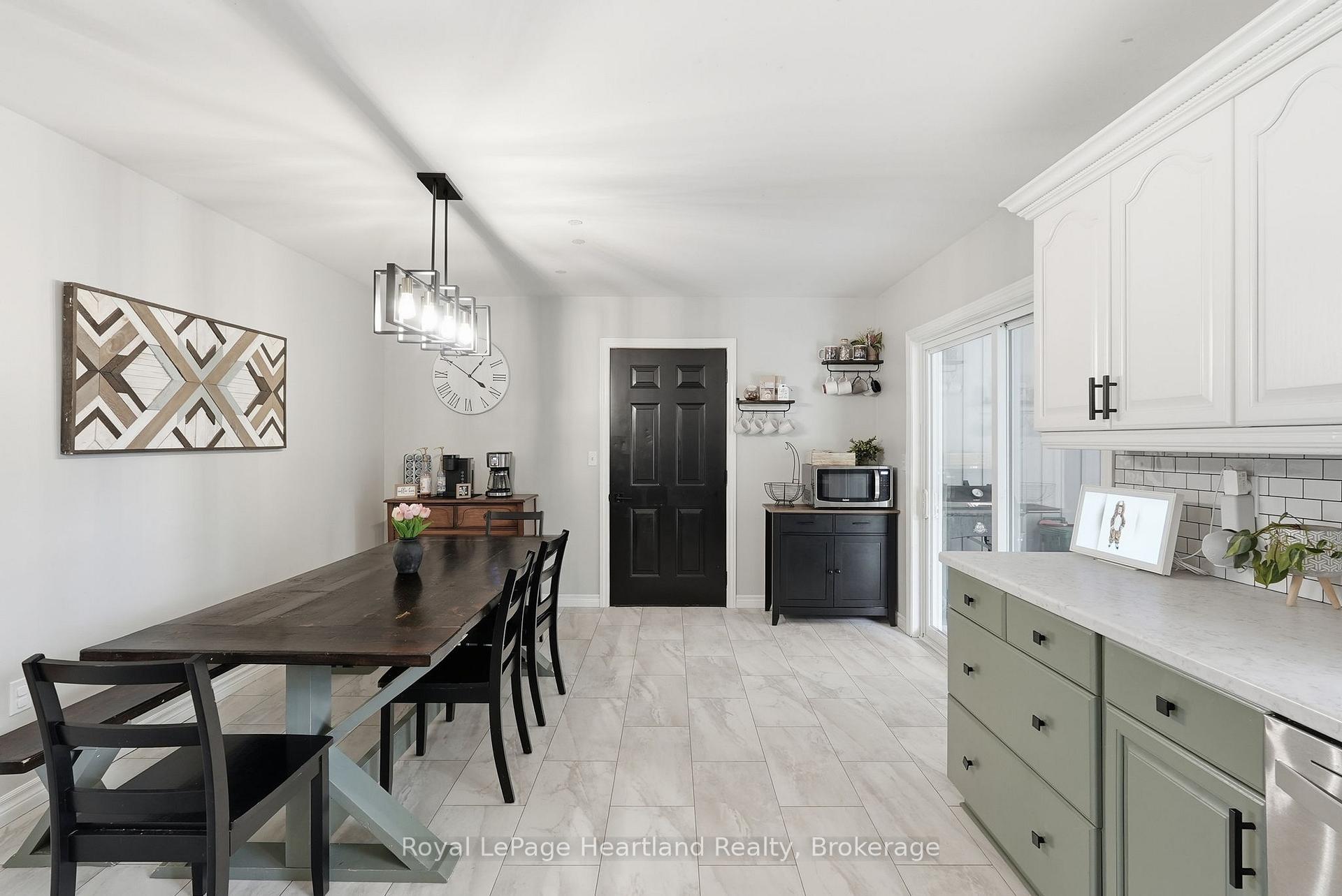 Photo 14 of 140 John Street N, Minto — HOMEH