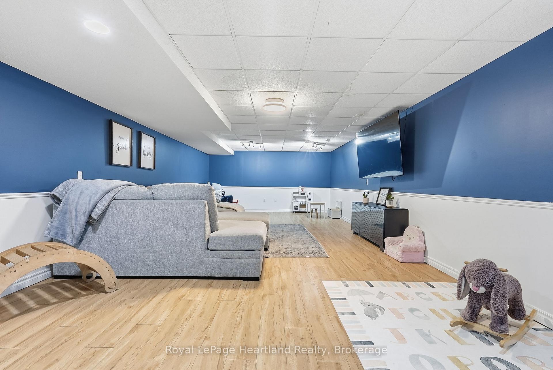 Photo 25 of 140 John Street N, Minto — HOMEH