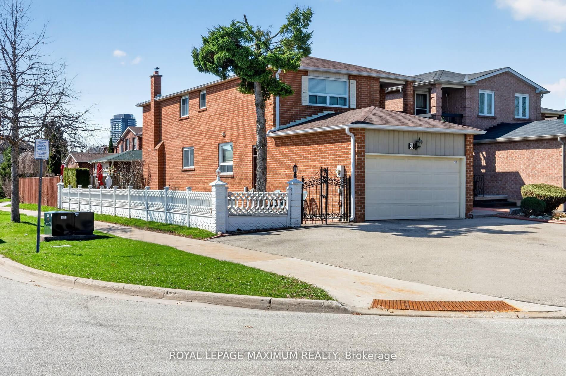 Photo 2 of 3 Muzzo Court, Vaughan, East Woodbridge — HOMEH