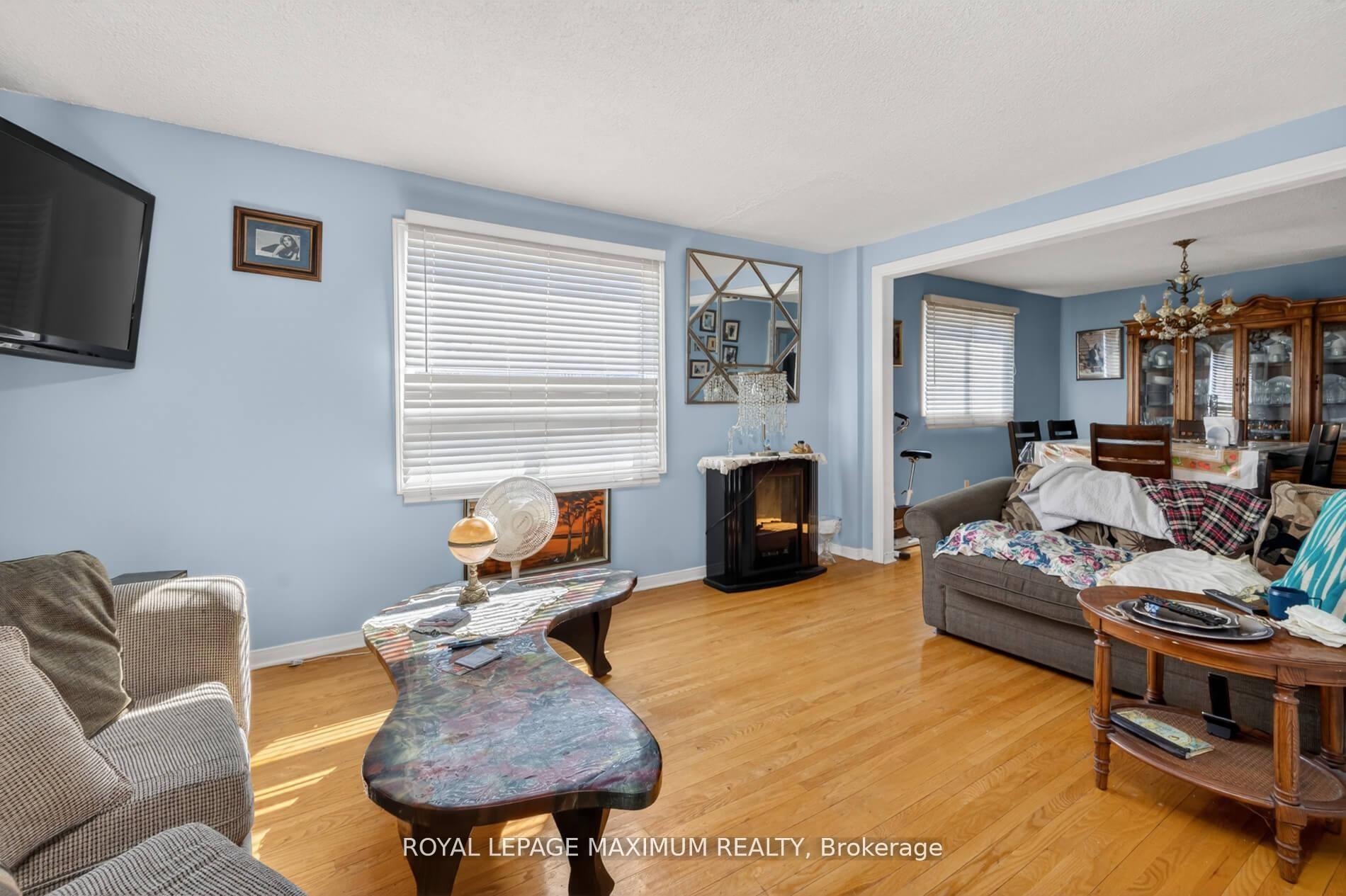 Photo 6 of 3 Muzzo Court, Vaughan, East Woodbridge — HOMEH