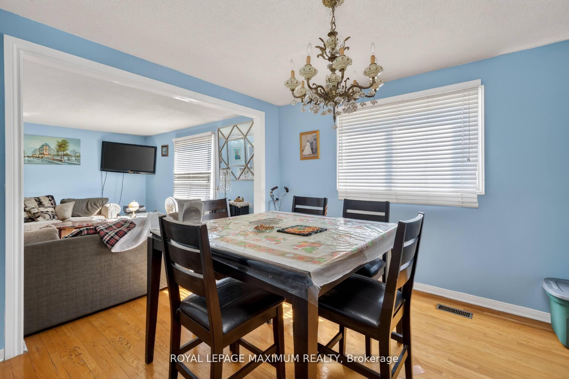 Photo 9 of 3 Muzzo Court, Vaughan, East Woodbridge — HOMEH