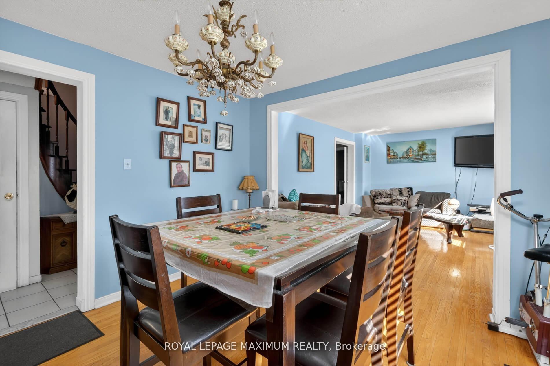 Photo 10 of 3 Muzzo Court, Vaughan, East Woodbridge — HOMEH