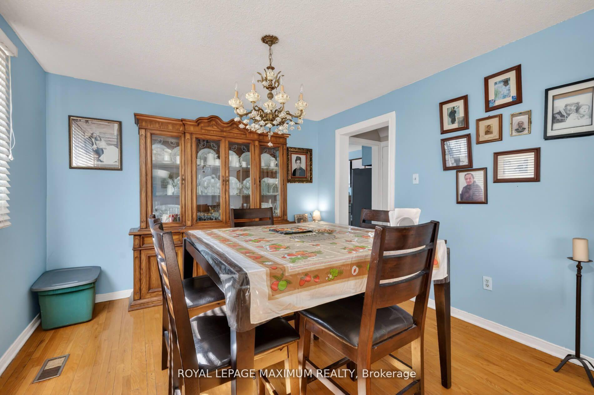Photo 11 of 3 Muzzo Court, Vaughan, East Woodbridge — HOMEH
