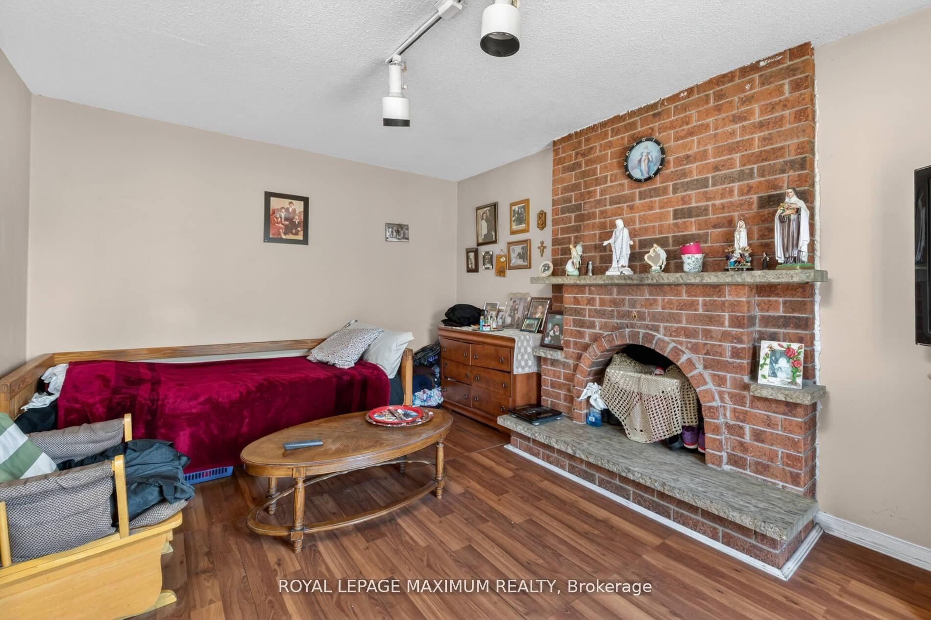 Photo 12 of 3 Muzzo Court, Vaughan, East Woodbridge — HOMEH