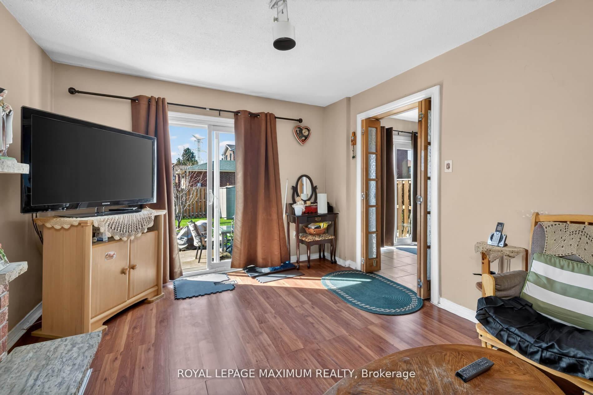 Photo 13 of 3 Muzzo Court, Vaughan, East Woodbridge — HOMEH