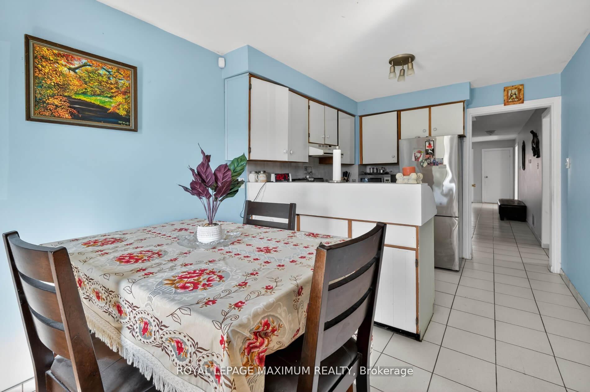 Photo 14 of 3 Muzzo Court, Vaughan, East Woodbridge — HOMEH
