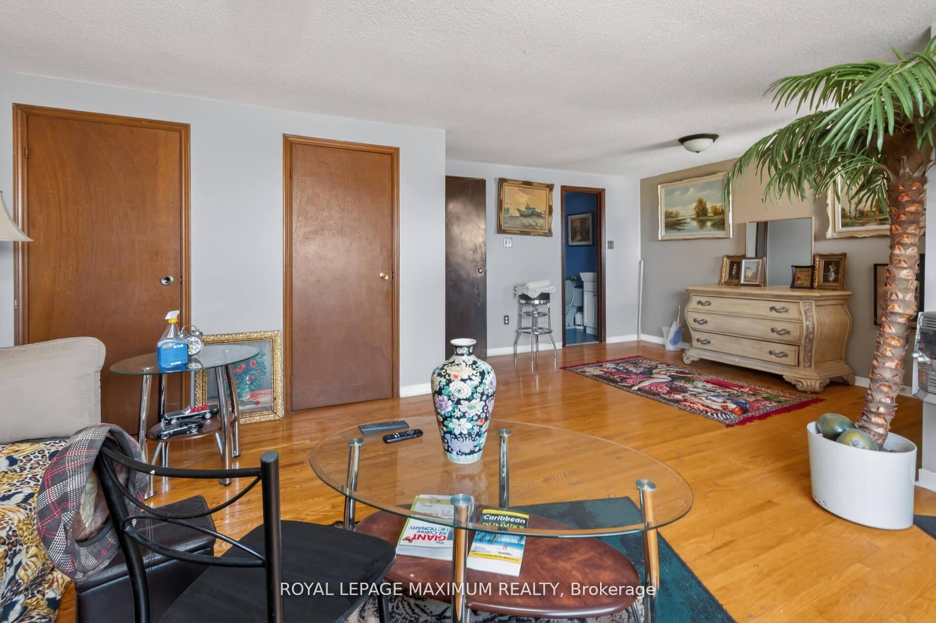 Photo 21 of 3 Muzzo Court, Vaughan, East Woodbridge — HOMEH