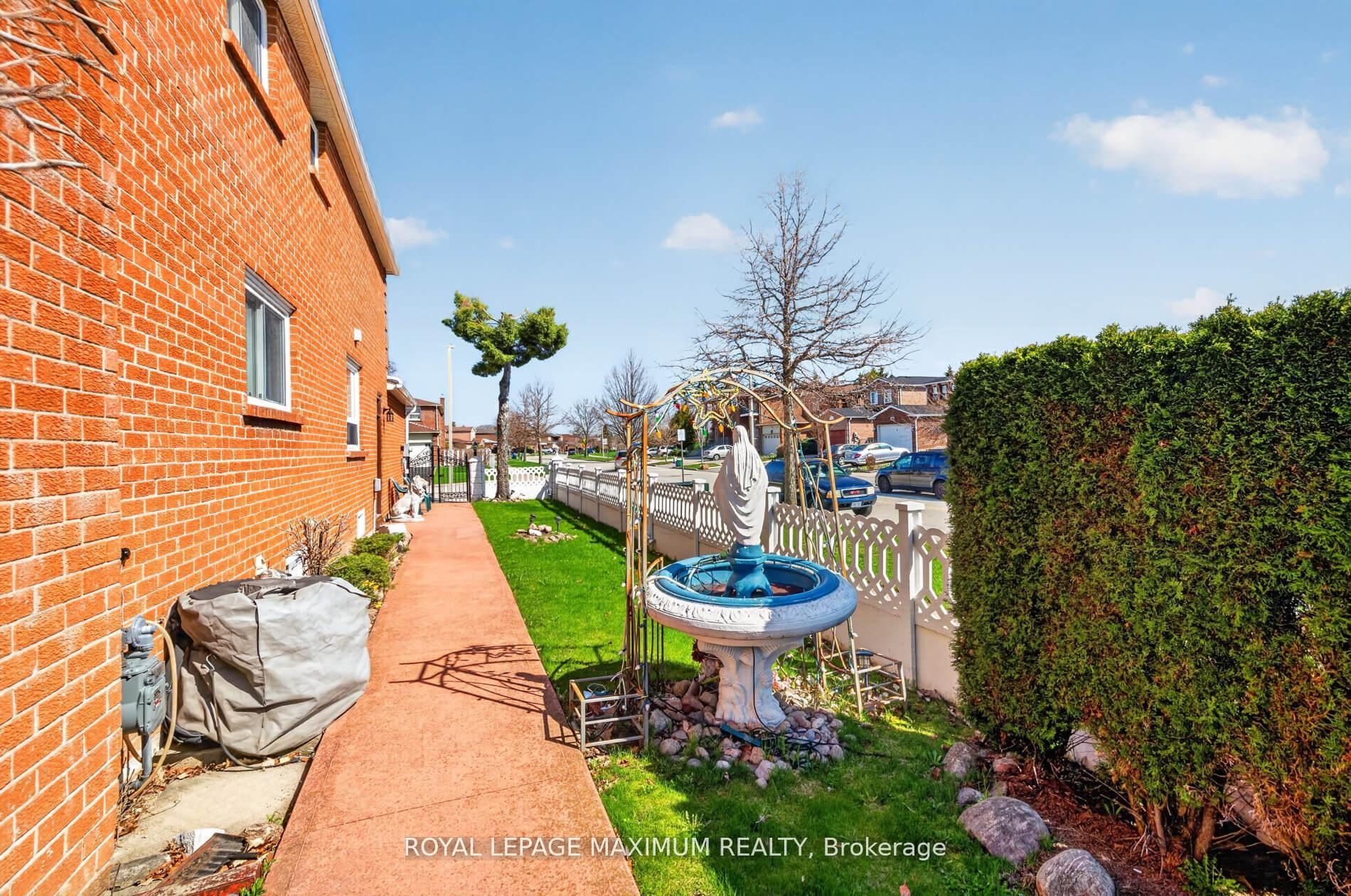 Photo 35 of 3 Muzzo Court, Vaughan, East Woodbridge — HOMEH