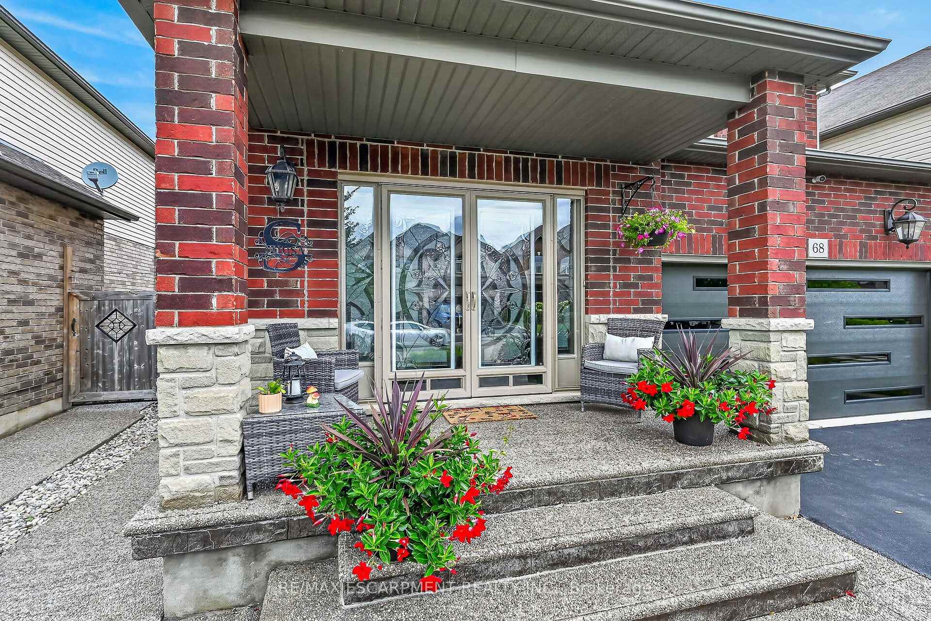Photo 2 of 68 Garinger Crescent, Hamilton, Binbrook — HOMEH