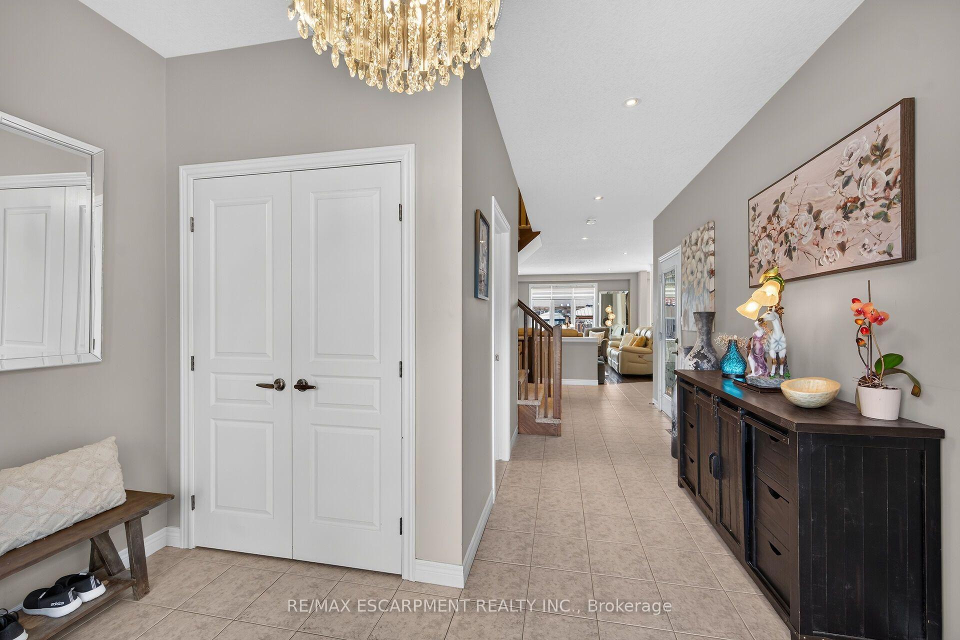 Photo 4 of 68 Garinger Crescent, Hamilton, Binbrook — HOMEH