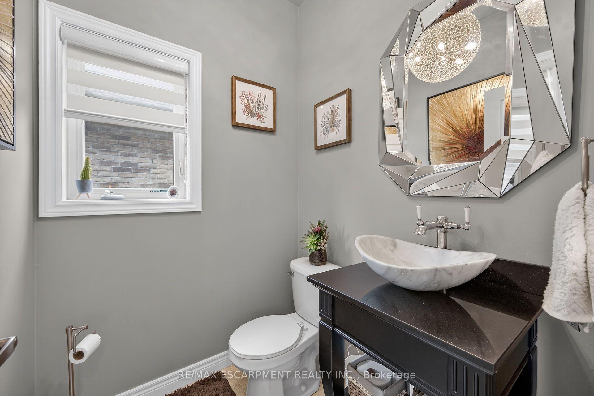 Photo 5 of 68 Garinger Crescent, Hamilton, Binbrook — HOMEH