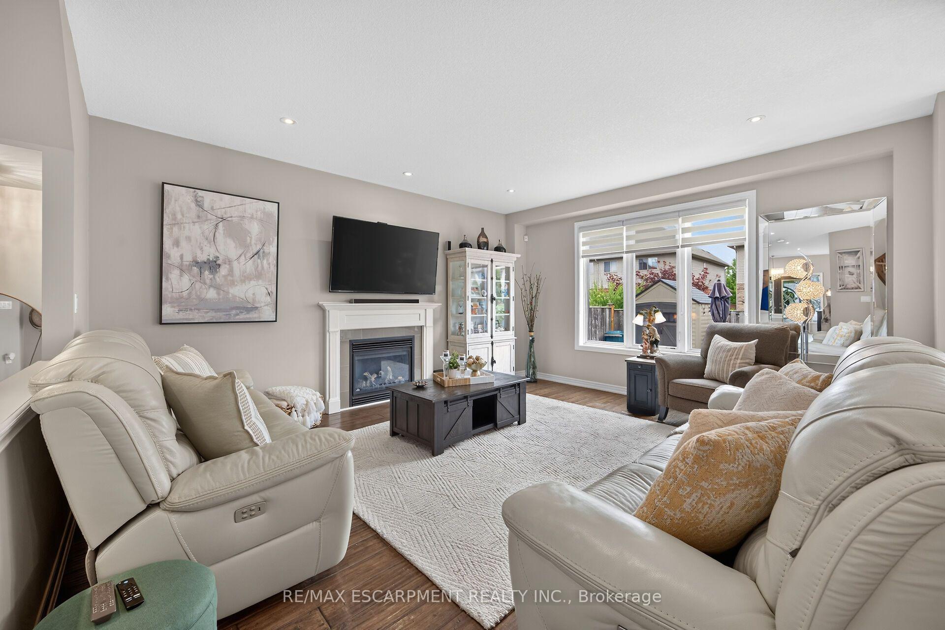 Photo 8 of 68 Garinger Crescent, Hamilton, Binbrook — HOMEH