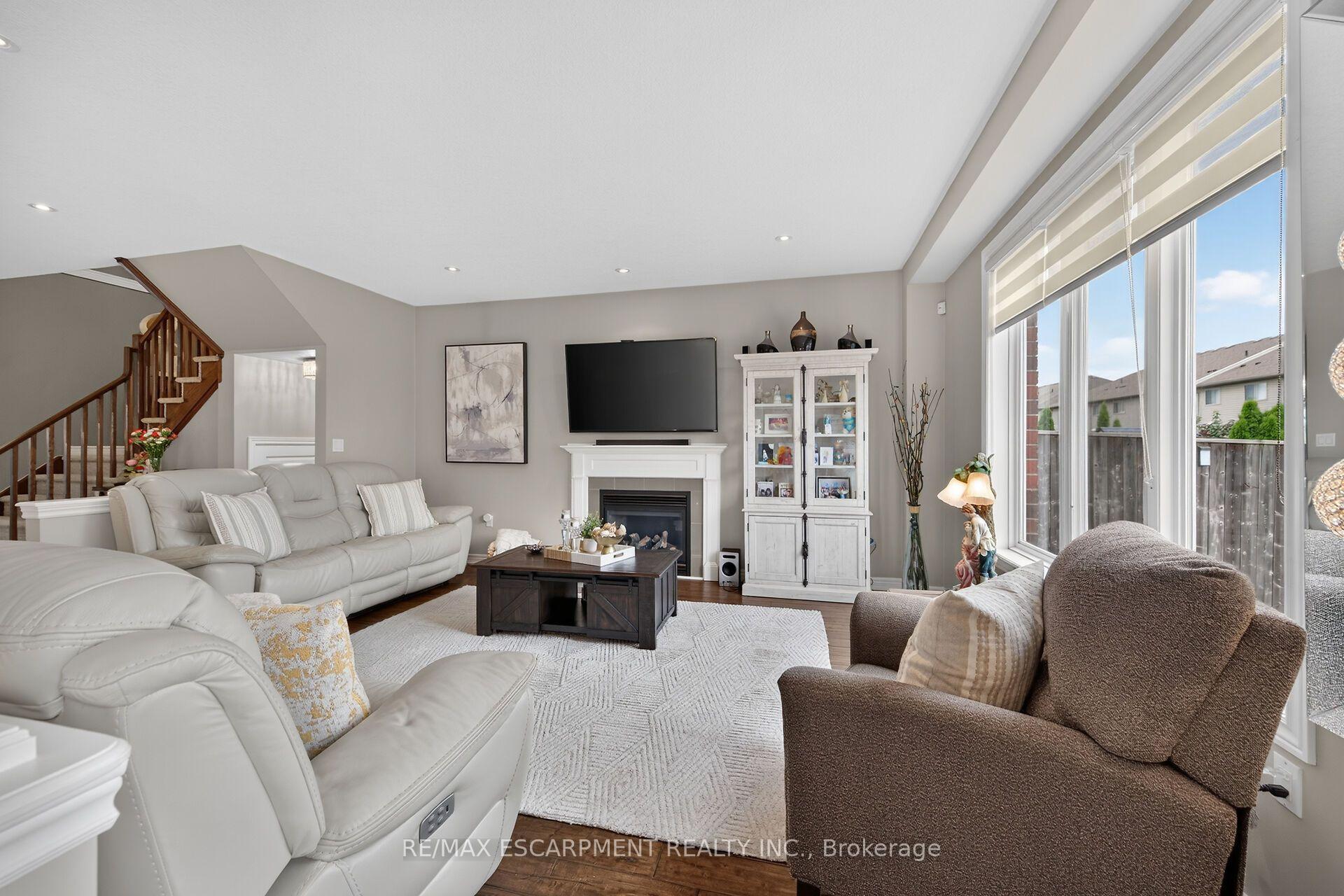 Photo 9 of 68 Garinger Crescent, Hamilton, Binbrook — HOMEH