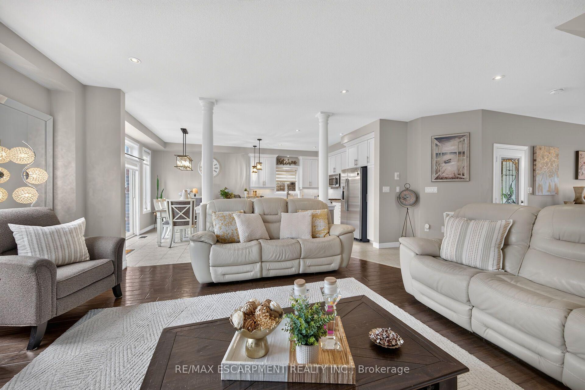 Photo 10 of 68 Garinger Crescent, Hamilton, Binbrook — HOMEH